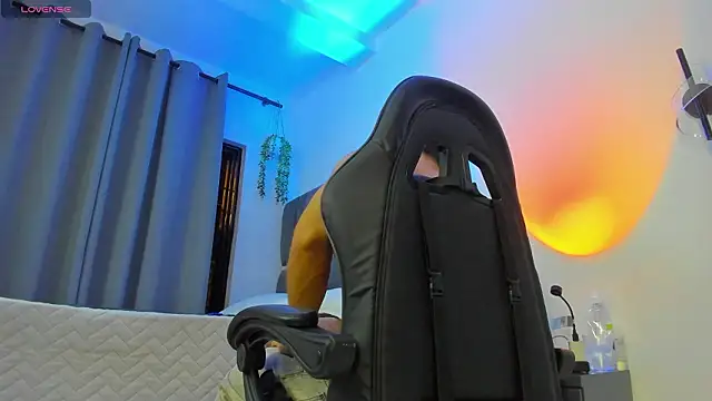 Snapshot of noah_corvelle chatting on February 2026 05:18:01 AM noah corvelle online show from February 2026 05:18:01 AM