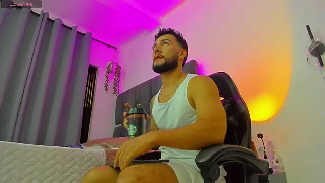 Snapshot of noah_corvelle chatting on February 2026 04:45:02 AM noah corvelle online show from February 2026 04:45:02 AM