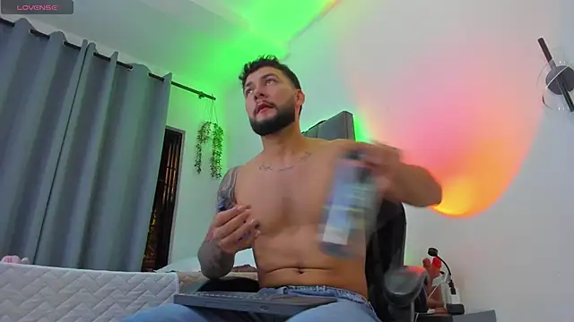 Snapshot of noah_corvelle chatting on February 2026 04:21:02 AM noah corvelle online show from February 2026 04:21:02 AM