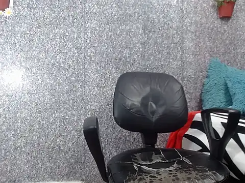 Snapshot of carelis_big_tits chatting on November 2025 06:39:01 AM carelis big tits online show from November 2025 06:39:01 AM