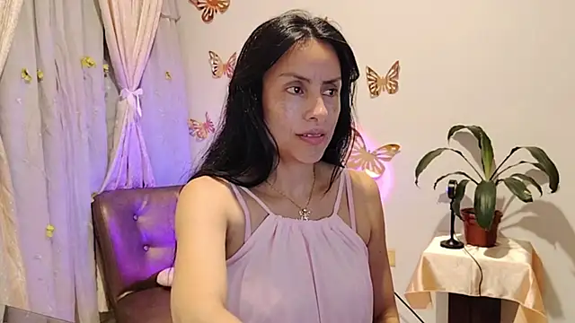 Snapshot of Bella_Exhibition chatting on November 2025 06:52:02 PM Bella Exhibition online show from November 2025 06:52:02 PM