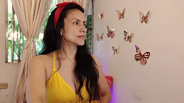Snapshot of Bella_Exhibition chatting on June 2026 07:02:02 PM Bella Exhibition online show from June 2026 07:02:02 PM