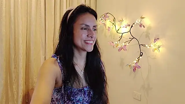 Snapshot of Bella_Exhibition chatting on June 2026 07:18:02 PM Bella Exhibition online show from June 2026 07:18:02 PM