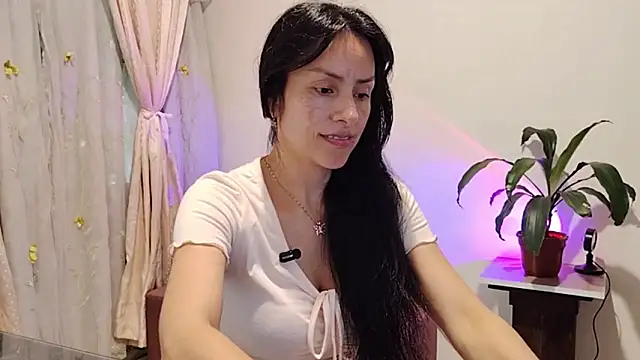 Snapshot of Bella_Exhibition chatting on February 2026 07:05:01 PM Bella Exhibition online show from February 2026 07:05:01 PM