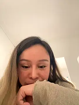 Snapshot of thu-cuoi chatting on November 2025 05:43:01 AM thu-cuoi online show from November 2025 05:43:01 AM