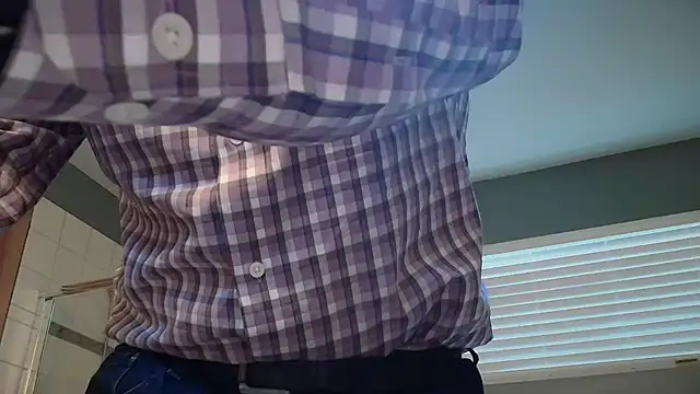 Snapshot of centerfieldshow chatting on November 2025 10:02:02 PM centerfieldshow online show from November 2025 10:02:02 PM