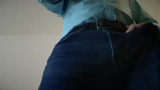 Snapshot of centerfieldshow chatting on December 2025 09:37:02 PM centerfieldshow online show from December 2025 09:37:02 PM