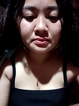 Snapshot of Bee-bgolden chatting on November 2025 04:11:02 PM Bee-bgolden online show from November 2025 04:11:02 PM