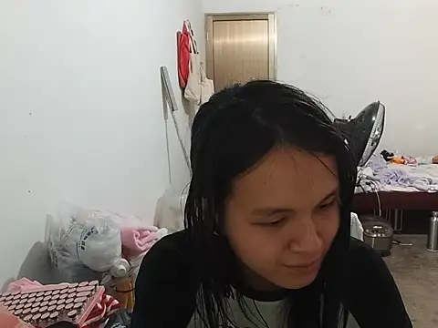 Snapshot of RebelAura chatting on June 2026 04:12:01 PM RebelAura online show from June 2026 04:12:01 PM