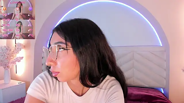 Isabella Crofts online show from May 2026 03:05:01 AM
