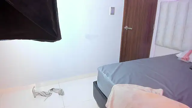 Isabella Crofts online show from November 2025 02:59:02 AM