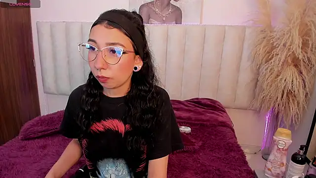 Isabella Crofts online show from May 2026 03:10:02 AM