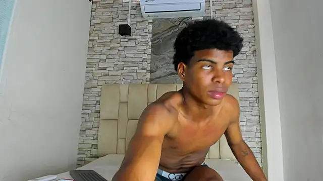 XAVI LEE online show from November 2025 08:09:01 PM