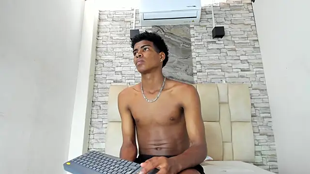 XAVI LEE online show from December 2025 07:48:01 PM