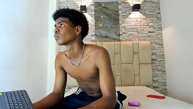 XAVI LEE online show from November 2025 08:20:02 PM