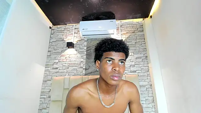 XAVI LEE online show from November 2025 08:01:01 PM