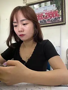 Snapshot of Bana-gibee chatting on May 2026 01:02:01 AM Bana-gibee online show from May 2026 01:02:01 AM