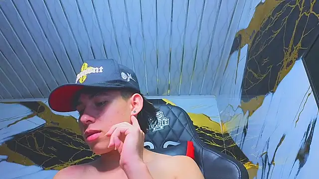 Snapshot of Suarezz10_ chatting on December 2025 04:06:02 PM Suarezz10 online show from December 2025 04:06:02 PM