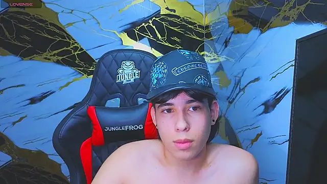 Snapshot of Suarezz10_ chatting on November 2025 03:04:01 PM Suarezz10 online show from November 2025 03:04:01 PM