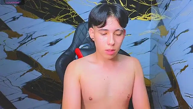 Snapshot of Suarezz10_ chatting on November 2025 03:12:02 PM Suarezz10 online show from November 2025 03:12:02 PM