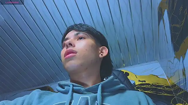 Snapshot of Suarezz10_ chatting on November 2025 10:04:02 AM Suarezz10 online show from November 2025 10:04:02 AM