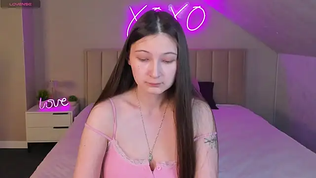 Snapshot of Ella_Burns chatting on April 2026 01:45:01 AM Ella Burns online show from April 2026 01:45:01 AM
