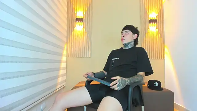 DANTE ARMSTRONG online show from November 2025 04:07:01 AM