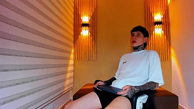 DANTE ARMSTRONG online show from November 2025 03:55:02 AM