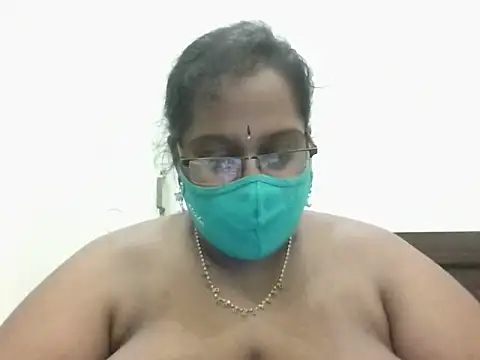 hootypriya online show from November 2025 08:45:02 PM