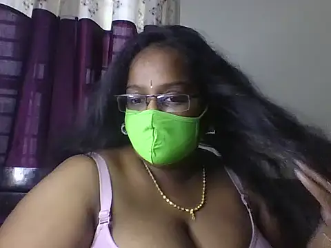 Snapshot of hootypriya chatting on May 2026 08:18:01 AM hootypriya online show from May 2026 08:18:01 AM