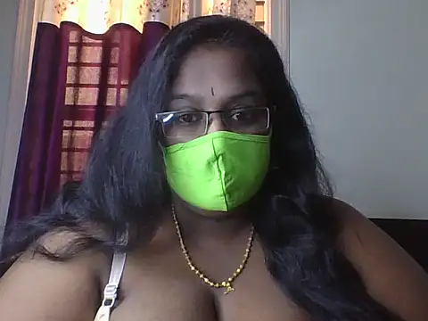 Snapshot of hootypriya chatting on May 2026 09:04:02 AM hootypriya online show from May 2026 09:04:02 AM