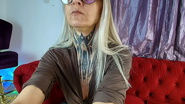 TattooTemptress online show from November 2025 05:11:01 AM