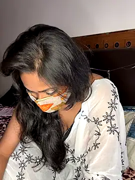 Snapshot of Desiqueen2 chatting on November 2025 06:12:02 PM Desiqueen2 online show from November 2025 06:12:02 PM