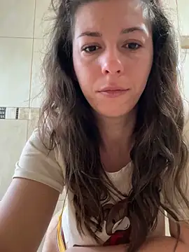 Snapshot of EdaQueen chatting on November 2025 06:17:01 AM EdaQueen online show from November 2025 06:17:01 AM