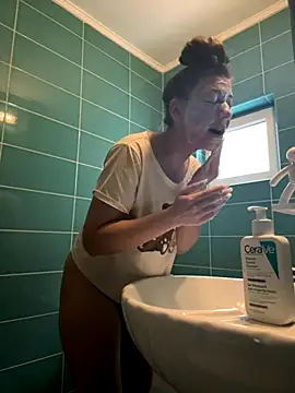 Snapshot of EdaQueen chatting on November 2025 07:09:01 AM EdaQueen online show from November 2025 07:09:01 AM