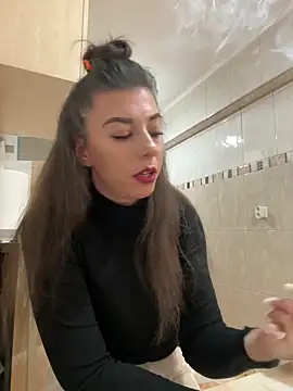 Snapshot of EdaQueen chatting on December 2025 04:24:02 PM EdaQueen online show from December 2025 04:24:02 PM