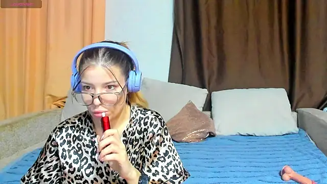 Eva purrr  online show from November 2025 01:17:01 AM