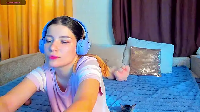 Eva purrr  online show from November 2025 09:53:02 AM