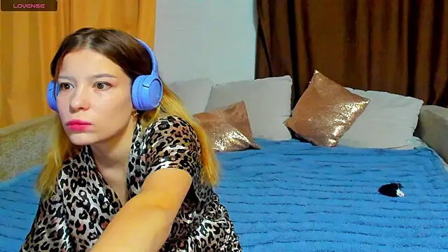 Eva purrr  online show from November 2025 01:17:01 AM