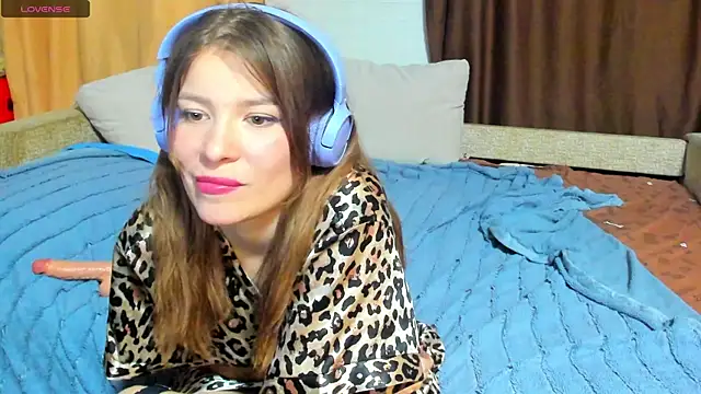 Eva purrr  online show from December 2025 09:21:02 PM