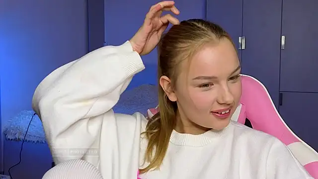 Snapshot of Lunar_Flare chatting on November 2025 11:25:01 AM Lunar Flare online show from November 2025 11:25:01 AM