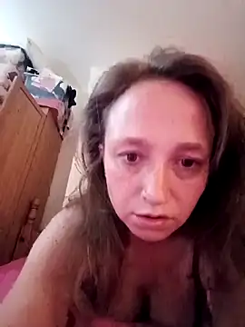 Snapshot of HotMommaCR chatting on November 2025 01:15:01 PM HotMommaCR online show from November 2025 01:15:01 PM