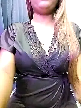 Snapshot of LoveLy-Soneya chatting on April 2026 07:21:01 AM LoveLy-Soneya online show from April 2026 07:21:01 AM