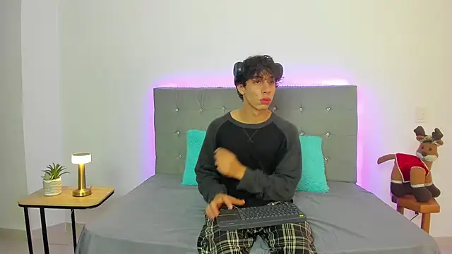 chris evans27 online show from November 2025 01:16:01 AM