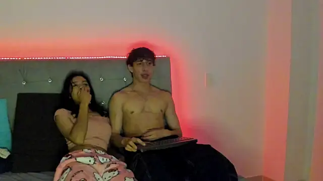 Snapshot of chris_evans27 chatting on November 2025 03:43:01 AM chris evans27 online show from November 2025 03:43:01 AM