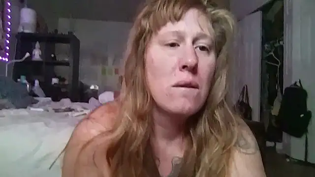 Redriddinghood8 online show from November 2025 06:01:01 PM