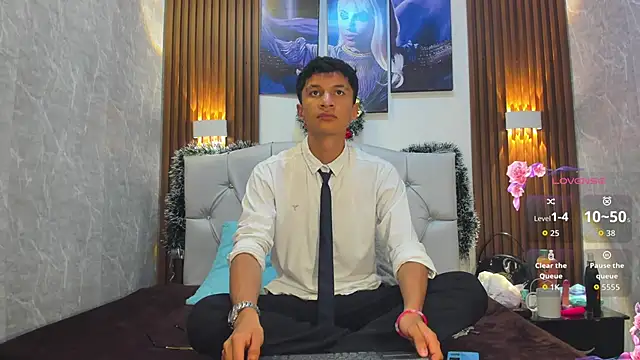 Elian Julian online show from November 2025 09:59:02 PM