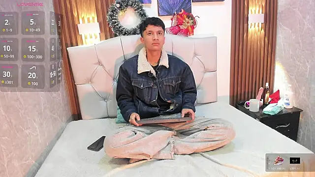 Elian Julian online show from December 2025 11:37:02 PM