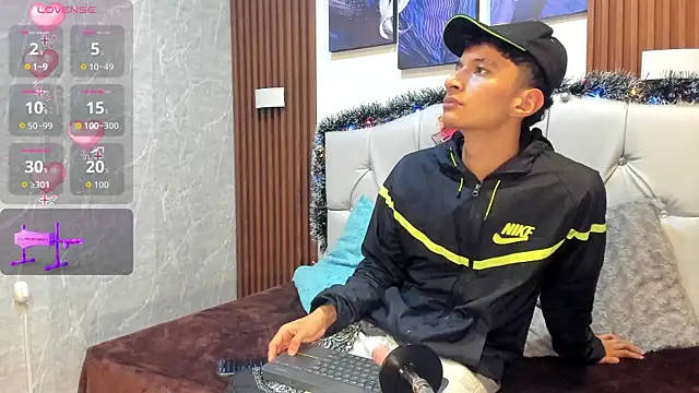 Elian Julian online show from November 2025 09:08:01 PM