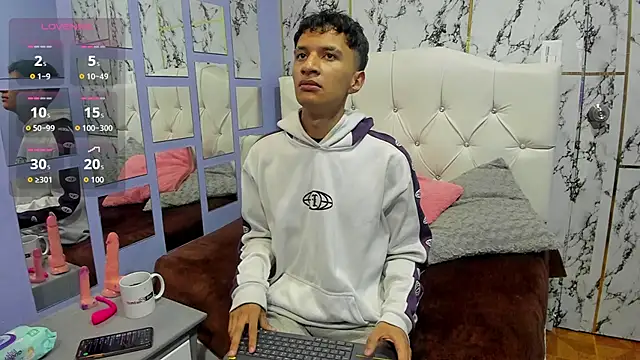 Snapshot of Elian_Julian chatting on November 2025 12:59:02 AM Elian Julian online show from November 2025 12:59:02 AM